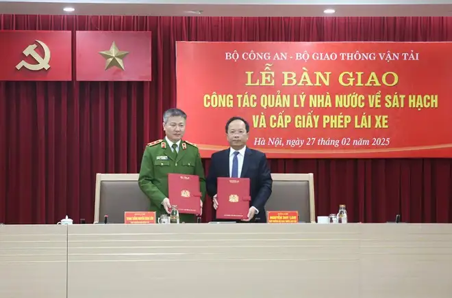 bo cong an tiep nhan cong tac quan ly nha nuoc ve sat hach va cap giay phep lai xe KOVR